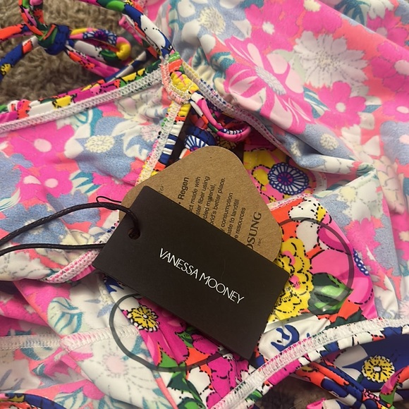 Vanessa Mooney (The Mia One-Piece Suit) 👙 🌸 💦 - Picture 5 of 5